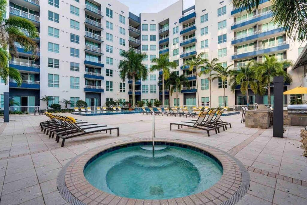 Luxury Apt 3 Mins To Dt Tampa -Pool-Gym-Balcony المظهر الخارجي الصورة