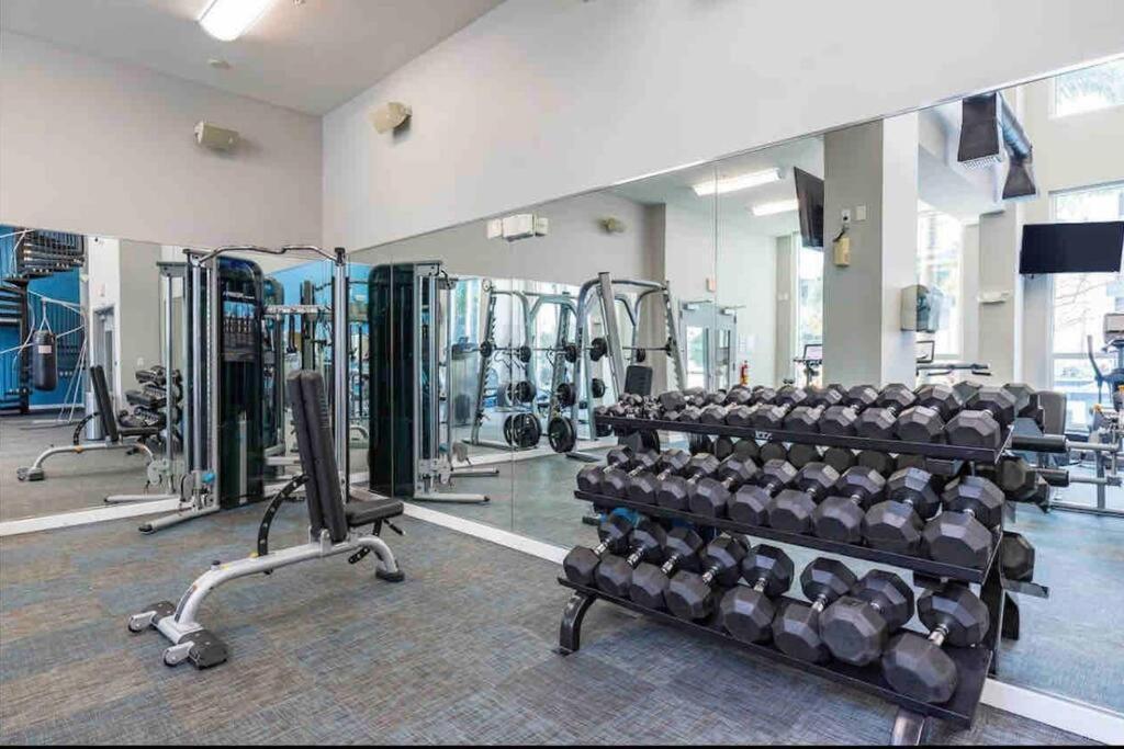 Luxury Apt 3 Mins To Dt Tampa -Pool-Gym-Balcony المظهر الخارجي الصورة