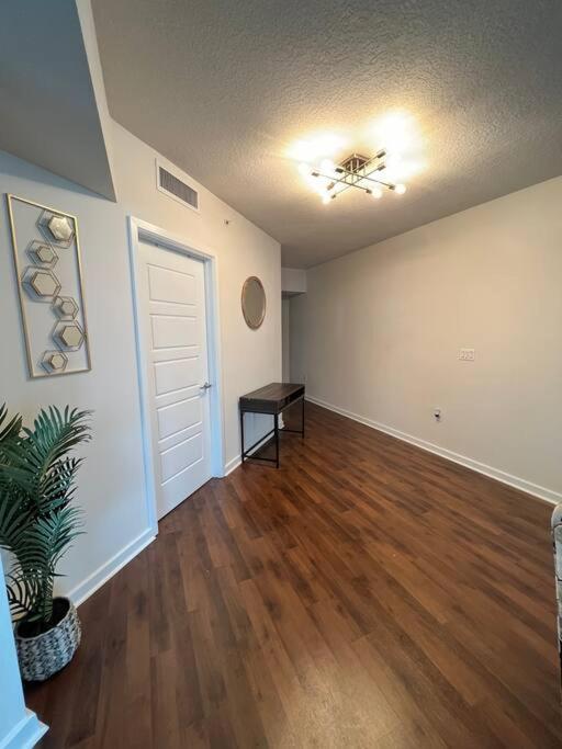 Luxury Apt 3 Mins To Dt Tampa -Pool-Gym-Balcony المظهر الخارجي الصورة