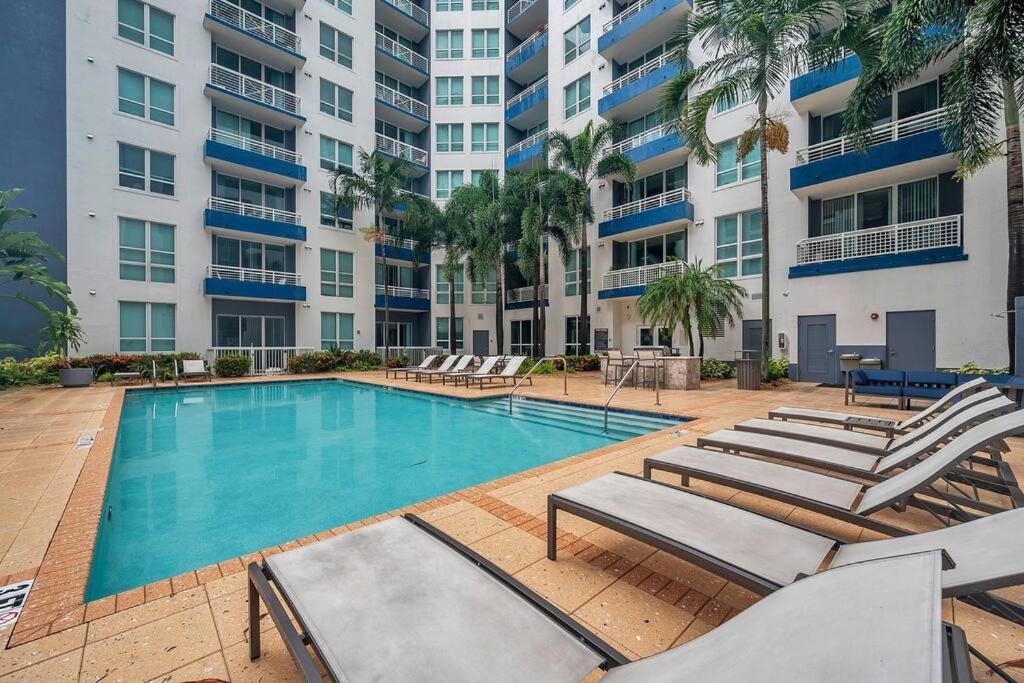 Luxury Apt 3 Mins To Dt Tampa -Pool-Gym-Balcony المظهر الخارجي الصورة